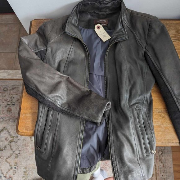 Vintage Leather Jacket in Brown - Picture 4 of 5
